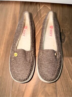 Roxy Women's Taupe Knit Slip-On Loafers